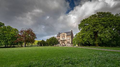 Naturmuseum mit Park